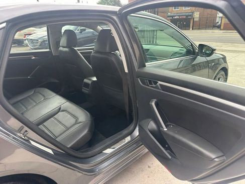 Used 2017 Volkswagen Passat 1.8T R-Line FWD image 18