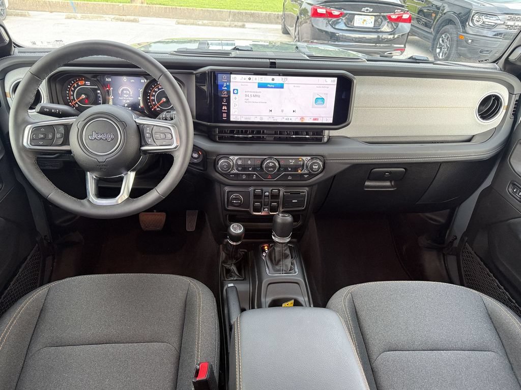 Used 2026 Jeep Wrangler Unlimited Sahara AWD/4WD image 14