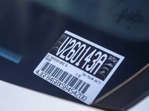 Used 2025 Mercedes-Benz GLE 450e 4MATIC image 27