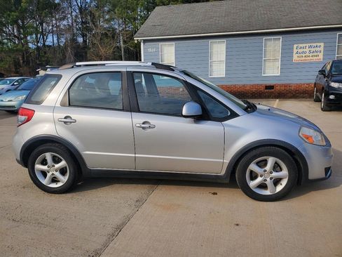 Used 2008 Suzuki SX4 AWD Hatchback w/ Touring Pkg image 4