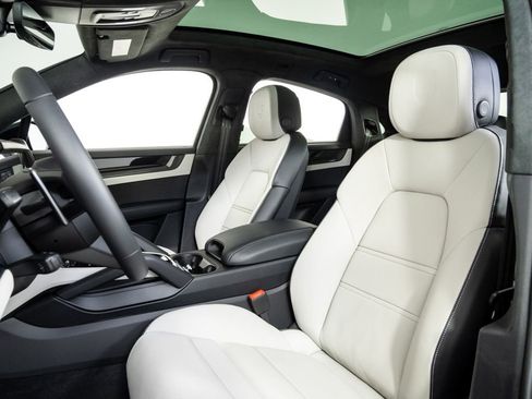 Certified 2026 Porsche Cayenne GTS image 5