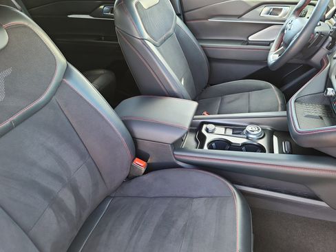 Used 2025 Ford Explorer ST image 14