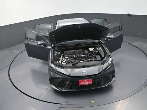 Used 2026 Toyota Camry SE FWD image 40