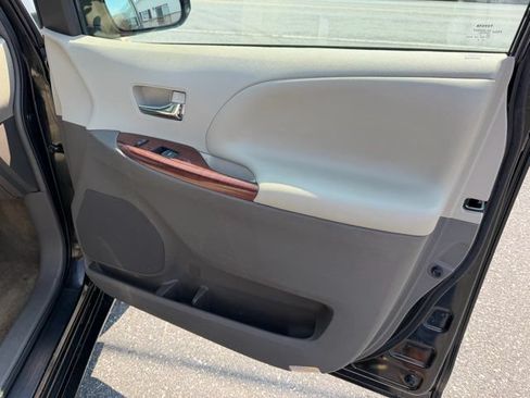 Used 2014 Toyota Sienna XLE w/ Entertainment Package AWD/4WD image 26