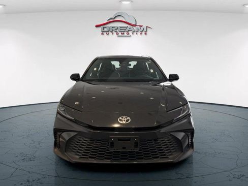 Used 2025 Toyota Camry SE FWD image 3