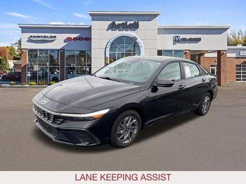 Used 2024 Hyundai Elantra SEL FWD image 4