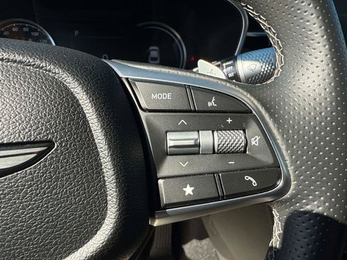 Used 2025 Genesis G70 2.5T image 27