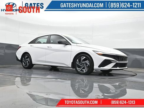 Used 2025 Hyundai Elantra Sport FWD image 42