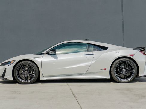 Used 2022 Acura NSX Type S image 2