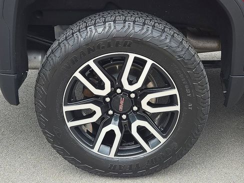 Used 2021 GMC Sierra 1500 AT4 w/ AT4 Preferred Package AWD/4WD image 7