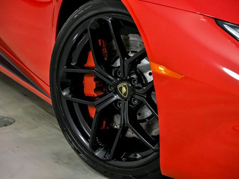 Used 2019 Lamborghini Huracan LP 580-2 image 4