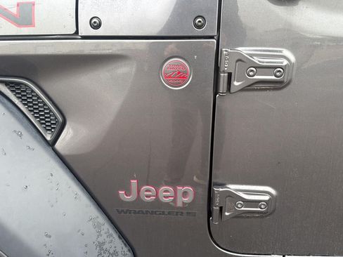 Used 2023 Jeep Wrangler Unlimited Rubicon w/ Cold Weather Group AWD/4WD image 12
