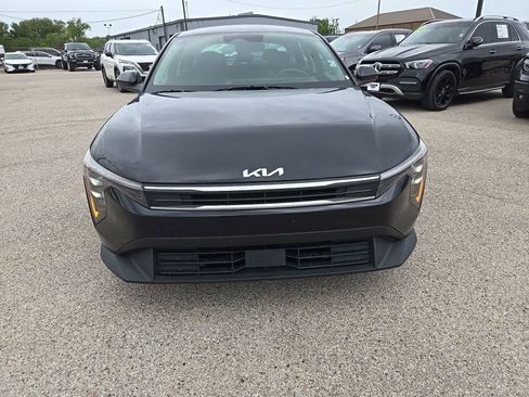 Used 2025 Kia K4 LXS image 12