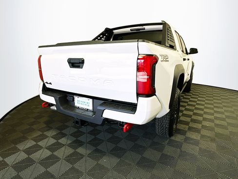 Used 2025 Toyota Tacoma TRD Off-Road AWD/4WD image 7
