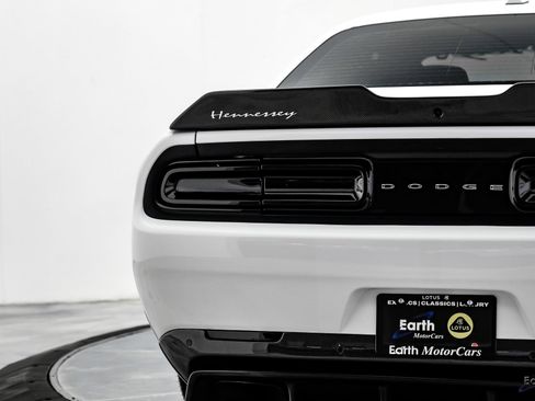 Used 2018 Dodge Challenger SRT Hellcat RWD image 16