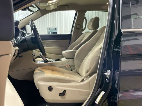 Used 2022 Jeep Grand Cherokee Laredo E image 15