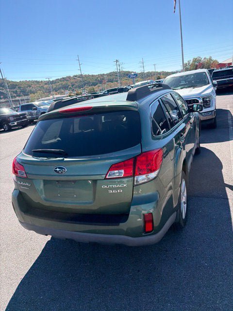 Used 2010 Subaru Outback 3.6R Limited AWD/4WD image 7