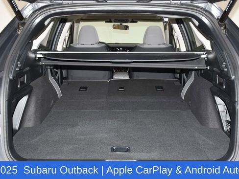 Used 2025 Subaru Outback Premium image 29