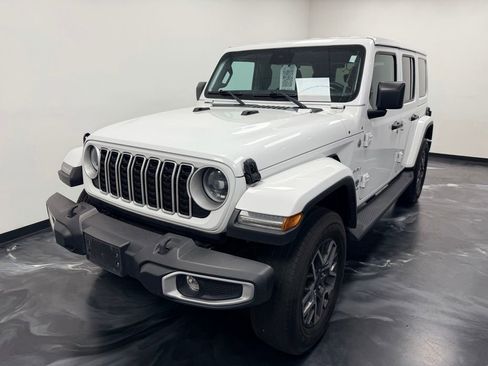 Used 2024 Jeep Wrangler Unlimited Sahara AWD/4WD image 4