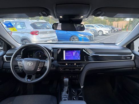 Used 2025 Toyota Camry LE image 32