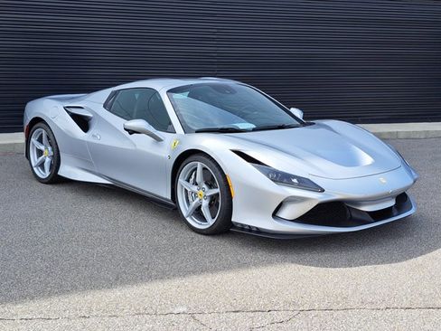 Used 2021 Ferrari F8 Tributo image 2
