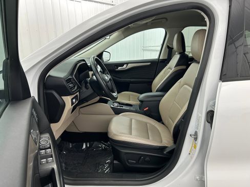Used 2021 Ford Escape SEL w/ Technology Package AWD/4WD image 4