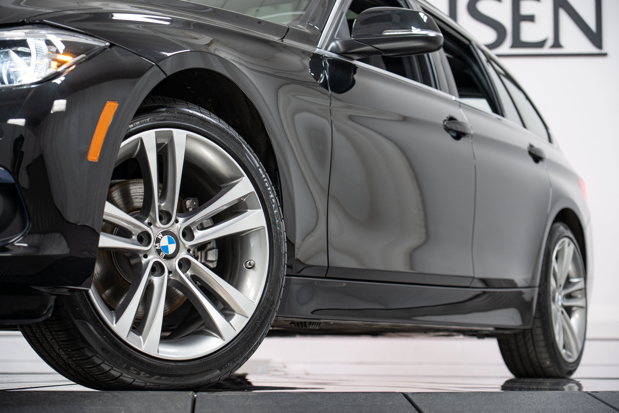 Used 2018 BMW 330i xDrive Wagon AWD/4WD image 28