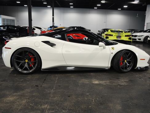 Used 2018 Ferrari 488 GTB RWD image 8