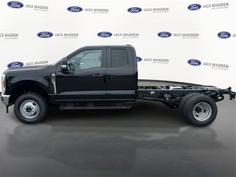 New 2025 Ford F350 XL w/ XL Chrome Package image 7