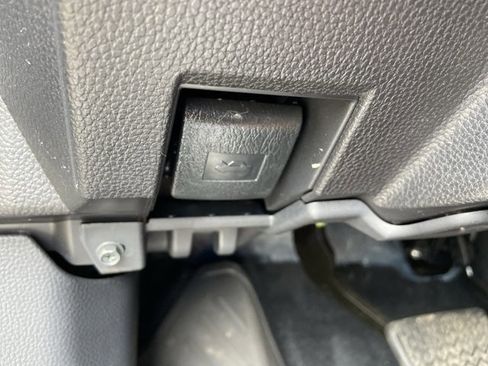 Used 2025 Toyota Tacoma SR image 46