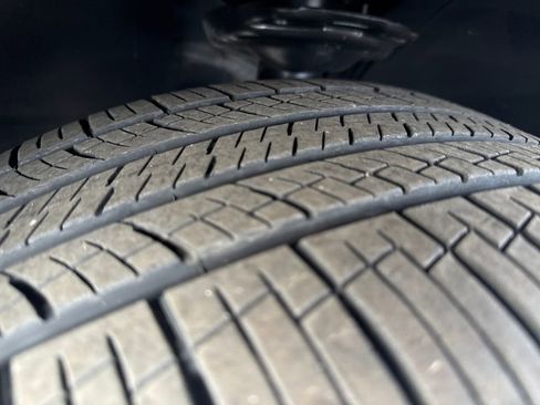 Used 2025 Volkswagen Atlas Cross Sport SE image 30