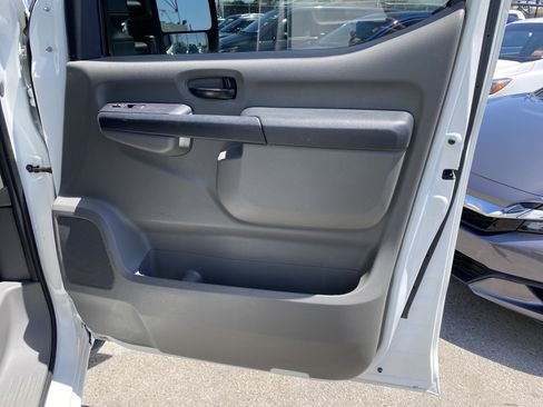Used 2019 Nissan NV 2500 SV RWD image 21