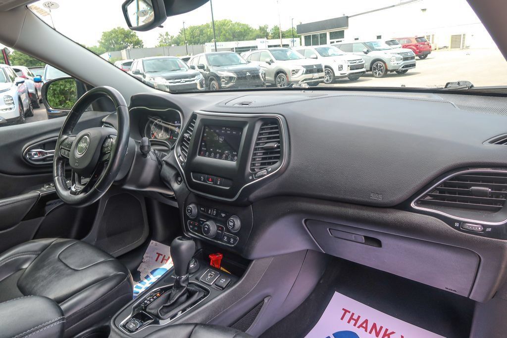 Used 2021 Jeep Cherokee Latitude Plus AWD/4WD image 17