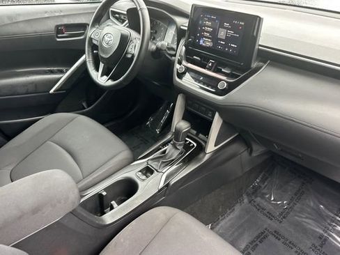 Used 2025 Toyota Corolla Cross LE image 18