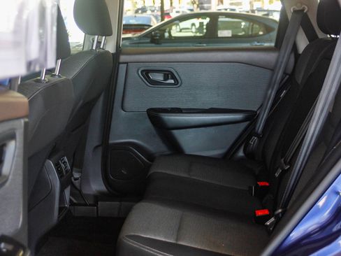 Used 2022 Nissan Rogue S image 18