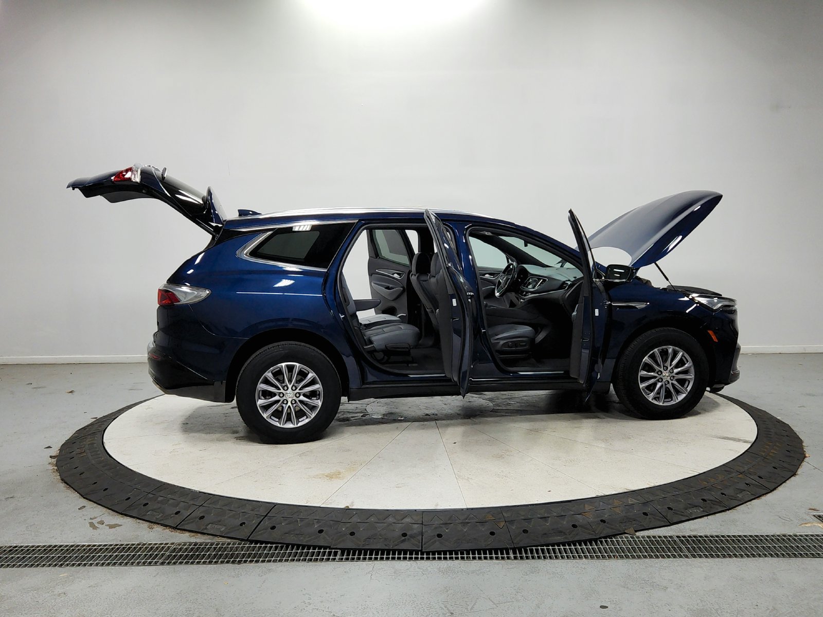 Used 2024 Buick Enclave Essence FWD image 17