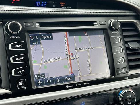 Used 2017 Toyota Highlander Limited AWD/4WD image 19