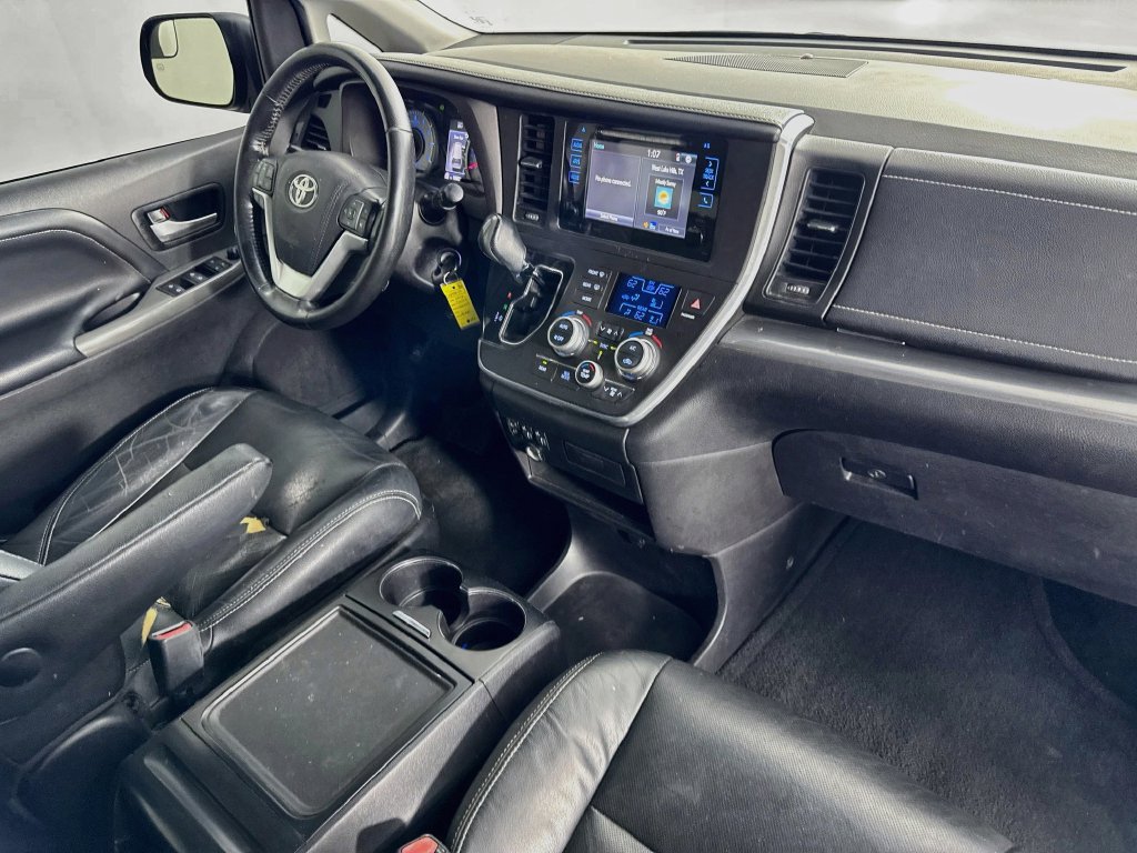 Used 2016 Toyota Sienna SE FWD image 35
