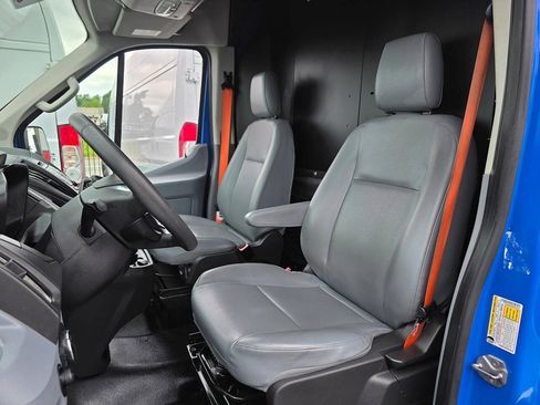Used 2019 Ford Transit 250 148 Medium Roof RWD image 10