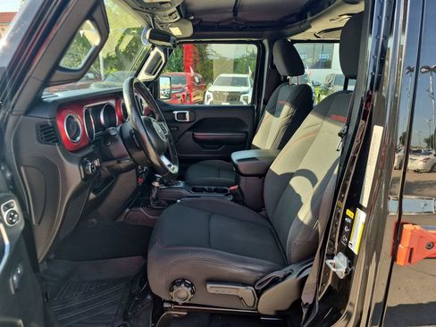 Used 2020 Jeep Gladiator Rubicon w/ Cold Weather Group AWD/4WD image 11