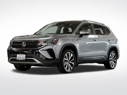 Certified 2022 Volkswagen Taos SE image 10