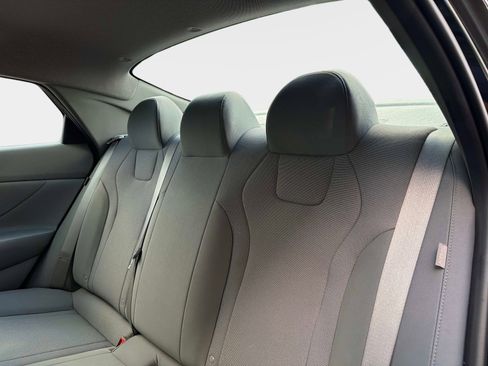Used 2024 Hyundai Elantra SE image 15