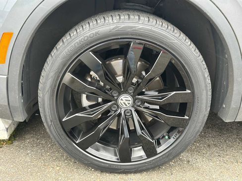 Used 2021 Volkswagen Tiguan SE R-Line image 4