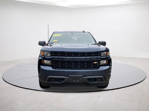 Used 2019 Chevrolet Silverado 1500 Custom w/ Custom Value Package image 2