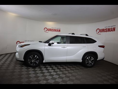 Used 2023 Toyota Highlander XLE image 7