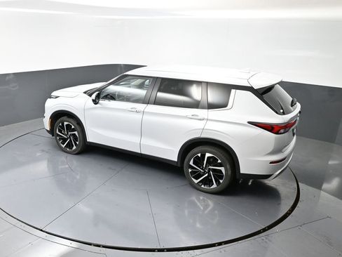 Used 2024 Mitsubishi Outlander SE image 47