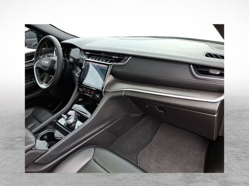 Used 2024 Jeep Grand Cherokee Limited w/ Black Appearance Package image 12