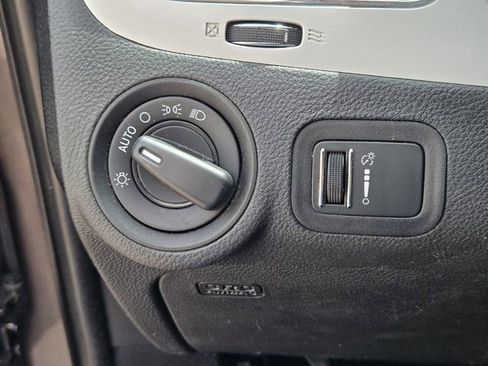 Used 2020 Dodge Journey SE image 28