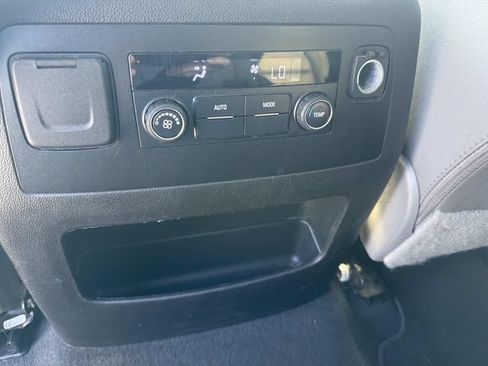 Used 2019 Chevrolet Suburban LT RWD image 24