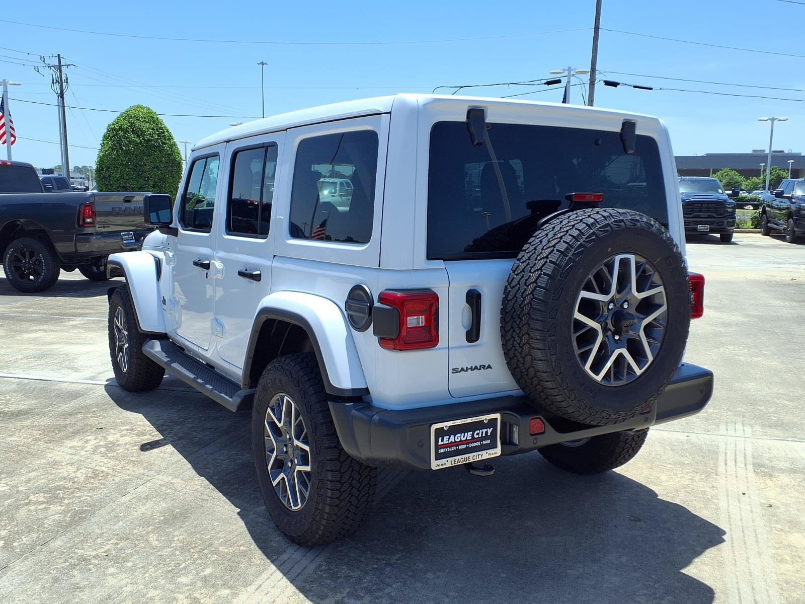New 2026 Jeep Wrangler Unlimited Sahara AWD/4WD image 2